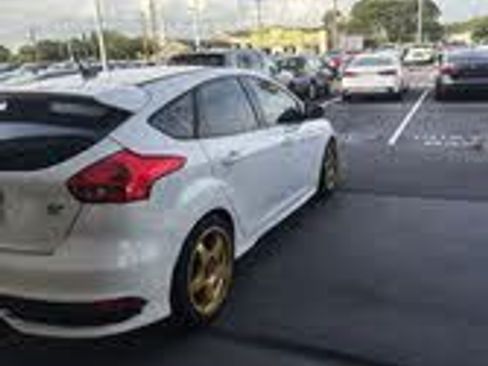 Used 2017 Ford Focus ST w/ Equipment Group 402A FWD image 25