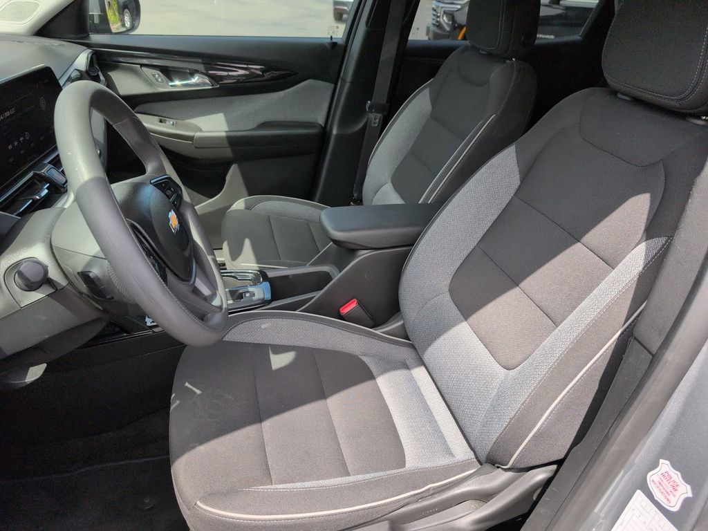Used 2025 Chevrolet TrailBlazer LT AWD/4WD image 25