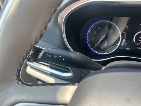 Used 2020 Chrysler Pacifica Limited FWD image 25