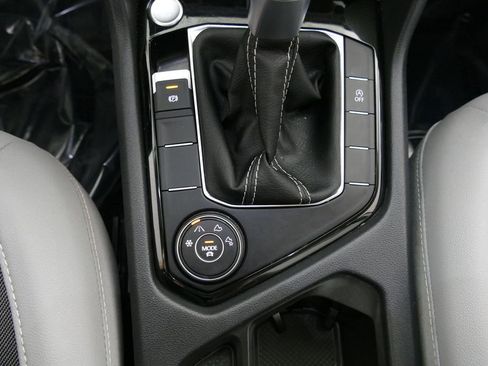 Used 2024 Volkswagen Taos SE w/ Panoramic Sunroof Package image 12