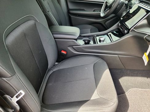 New 2026 Jeep Grand Cherokee Laredo AWD/4WD image 9