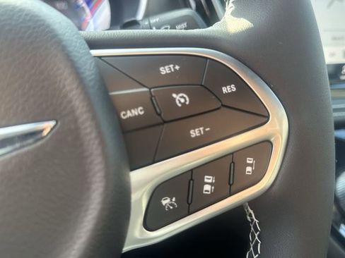 New 2026 Chrysler Pacifica Select FWD image 26