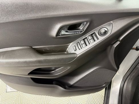 Used 2019 Chevrolet Trax LS w/ Tint and Cruise Package image 11