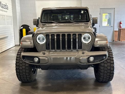 Used 2023 Jeep Gladiator Overland AWD/4WD image 2
