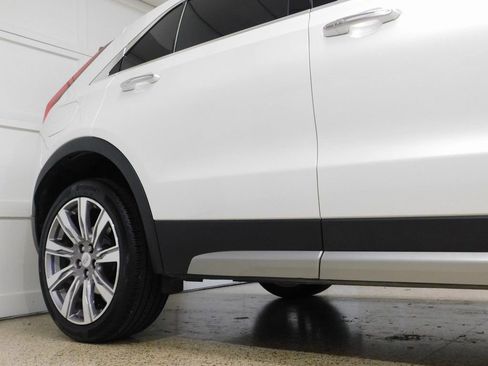 Used 2021 Cadillac XT4 Premium Luxury image 12