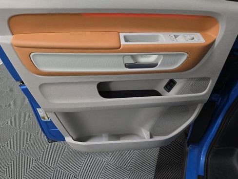 Used 2025 Volkswagen ID. Buzz 1st Edition image 8