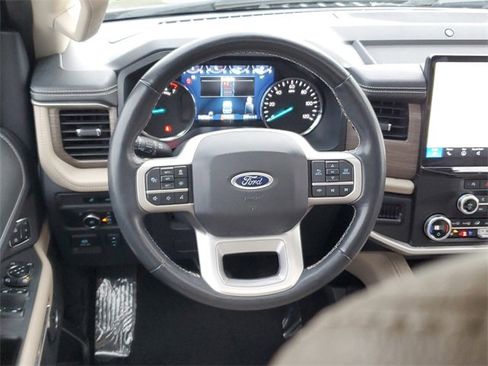 Used 2023 Ford Expedition Limited image 11