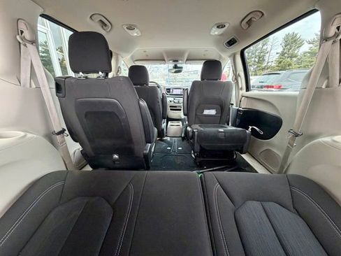 Used 2023 Chrysler Voyager LX FWD image 13