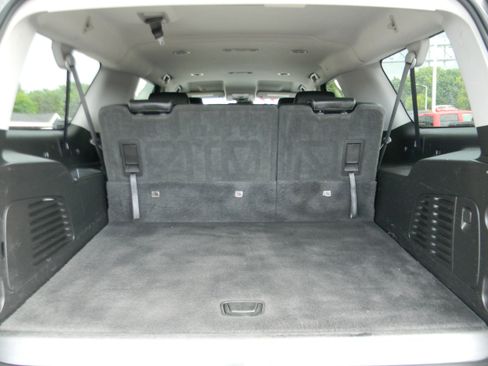 Used 2019 Chevrolet Suburban LT image 12