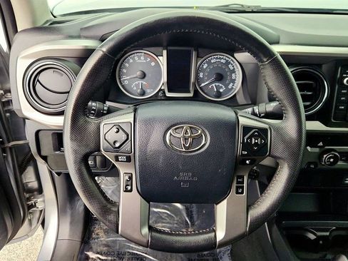 Used 2018 Toyota Tacoma SR5 RWD image 13