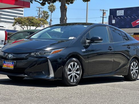 Used 2021 Toyota Prius Prime XLE w/ Carpet Mat Package (TMS) FWD image 8