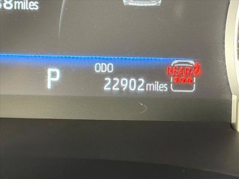 Used 2025 Toyota Highlander XLE FWD image 29