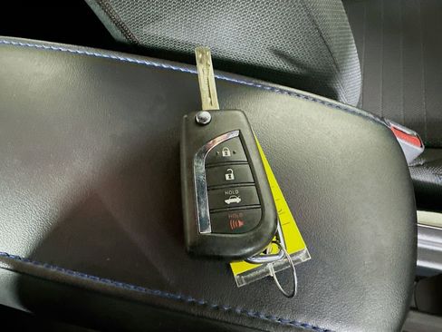 Used 2021 Toyota Corolla SE image 37