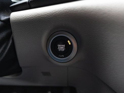Used 2024 Chrysler Pacifica Touring-L FWD image 22