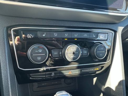 Used 2022 Volkswagen Atlas Cross Sport SE image 25