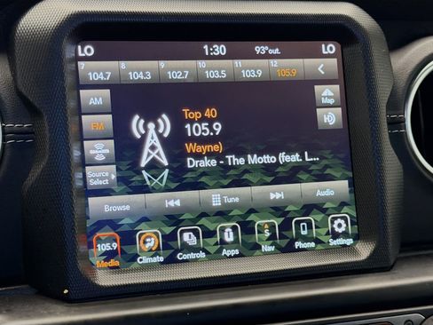 Used 2022 Jeep Gladiator Overland w/ Popular Equipment Package AWD/4WD image 9