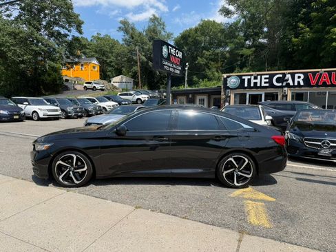 Used 2018 Honda Accord Sport image 4