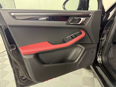 Certified 2026 Porsche Macan AWD/4WD image 14