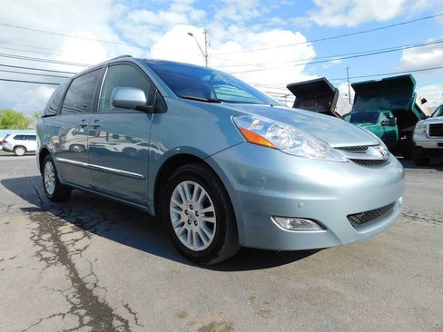 Used 2008 Toyota Sienna XLE Limited FWD image 1