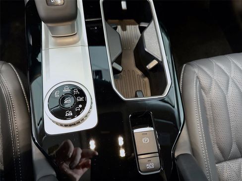 New 2026 Mitsubishi Outlander SEL image 13