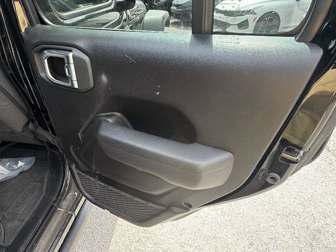 Used 2025 Jeep Wrangler Willys image 20