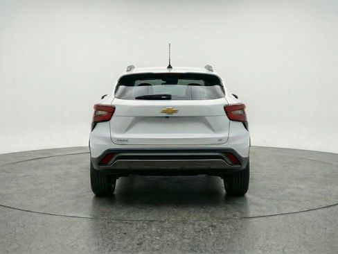 Used 2025 Chevrolet Trax LT image 7