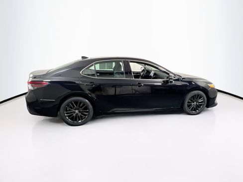 Used 2021 Toyota Camry XLE w/ Navigation Package FWD image 4
