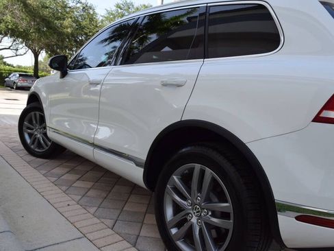 Used 2016 Volkswagen Touareg TDI AWD/4WD image 25
