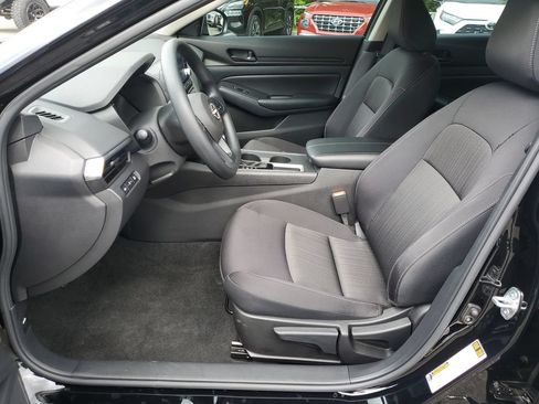 Certified 2025 Nissan Altima 2.5 S FWD image 14