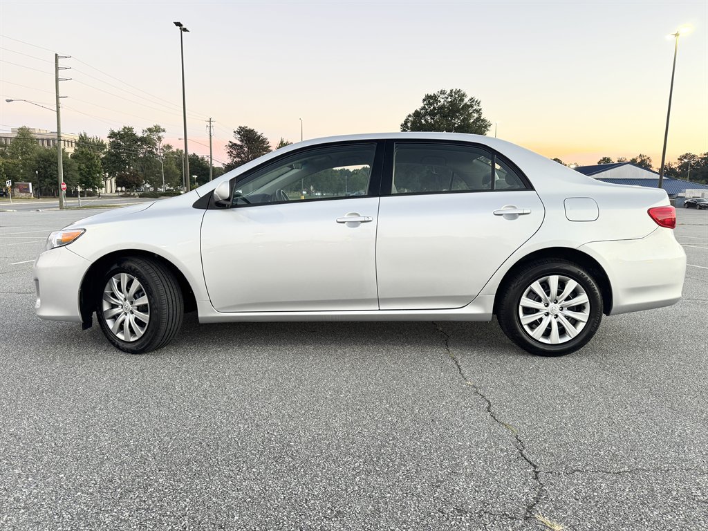 Used 2012 Toyota Corolla LE FWD image 28