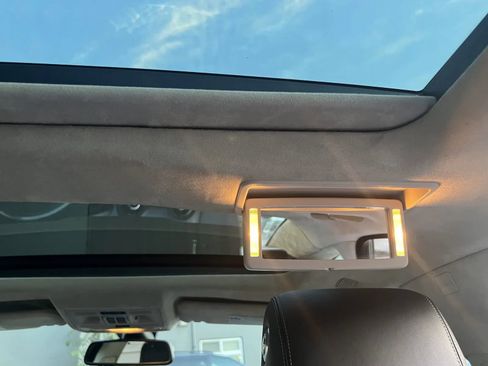 Used 2011 Jaguar XJ L image 21