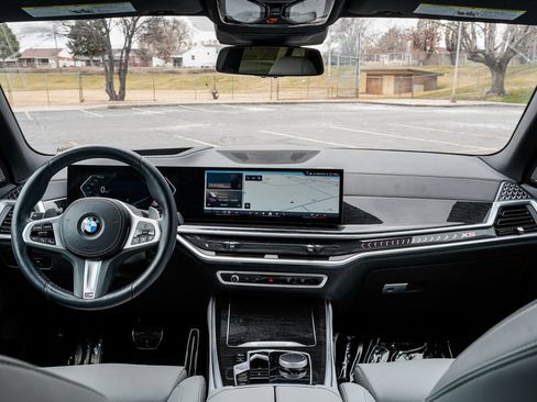 Used 2024 BMW X5 xDrive40i w/ M Sport Package image 12