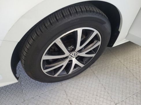 Used 2017 Volkswagen Jetta SE FWD image 31
