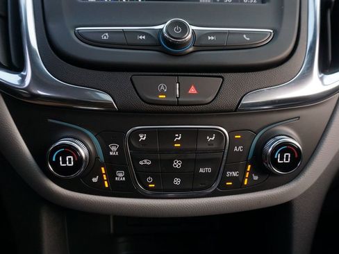 Used 2024 Chevrolet Equinox LT FWD image 15