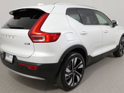 Used 2024 Volvo XC40 B5 Plus w/ Climate Package image 11