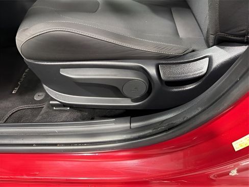 Used 2023 Hyundai Elantra SE image 12