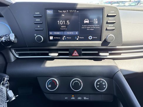 New 2026 Hyundai Elantra SE image 3