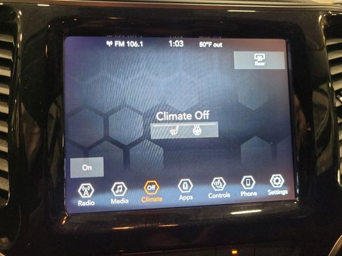 Used 2019 Jeep Cherokee Limited w/ Technology Group image 25