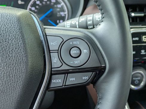 Used 2024 Toyota Venza XLE AWD/4WD image 25