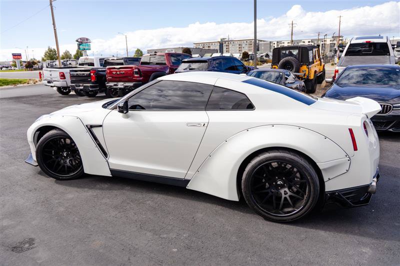 Used 2015 Nissan GT-R Black Edition AWD/4WD image 14