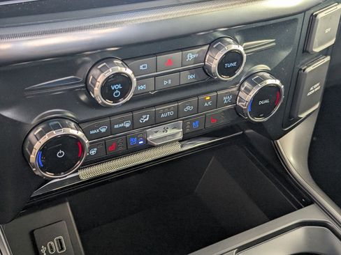 New 2025 Ford F150 Lariat w/ Equipment Group 501A Mid image 16