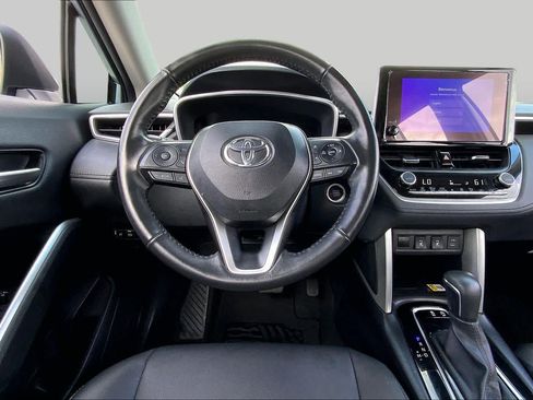 Used 2023 Toyota Corolla Cross XLE w/ Convenience Package FWD image 6