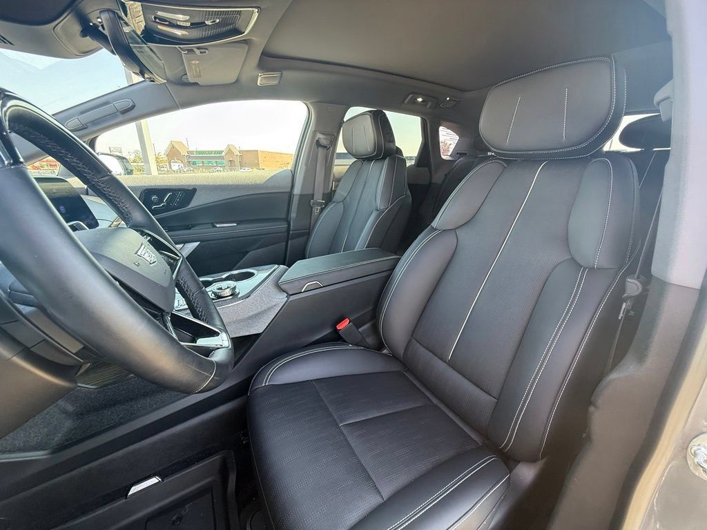 Used 2025 Cadillac Optiq Sport 2 w/ LPO, Floor Liner Package AWD/4WD image 28