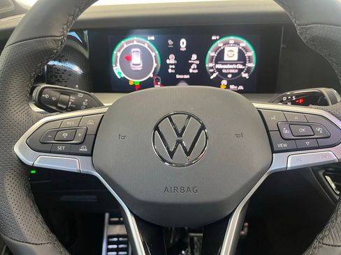 New 2026 Volkswagen Tiguan SE R-Line image 19