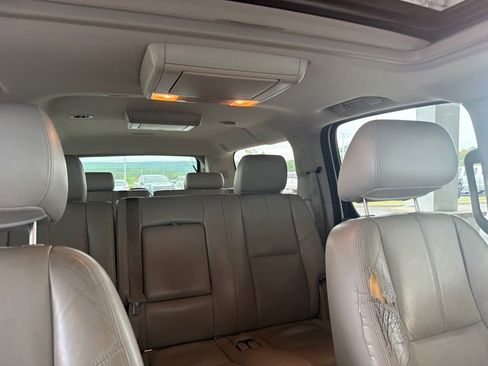 Used 2012 Chevrolet Suburban LT w/ Luxury Package RWD image 16