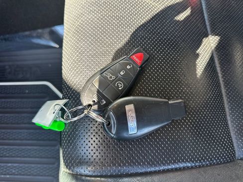 Used 2012 Jeep Grand Cherokee Overland image 30