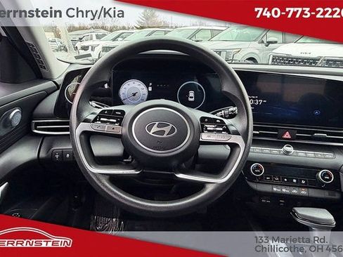 Used 2024 Hyundai Elantra SEL image 7