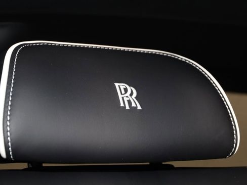 Used 2024 Rolls-Royce Cullinan Black Badge image 19