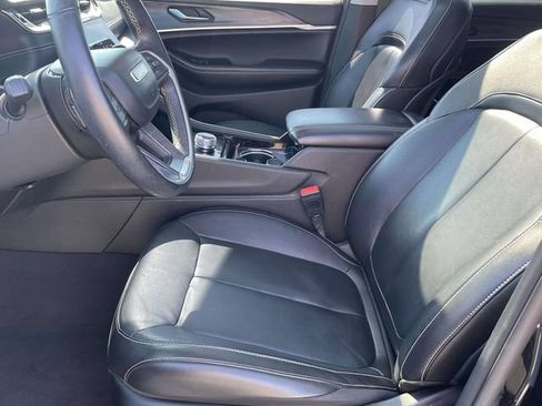 Used 2022 Jeep Grand Cherokee L Limited w/ Black Appearance Package RWD image 14