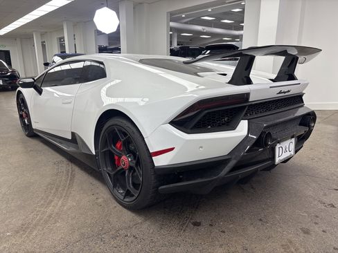 Used 2018 Lamborghini Huracan Performante image 2